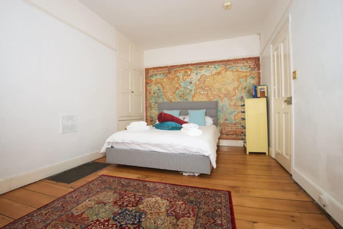 Spacious Town House With Swimming Pool Плимът Екстериор снимка