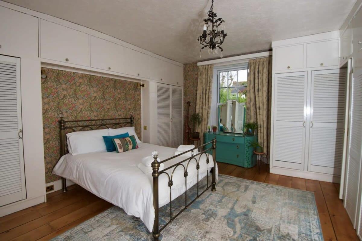 Spacious Town House With Swimming Pool Плимът Екстериор снимка