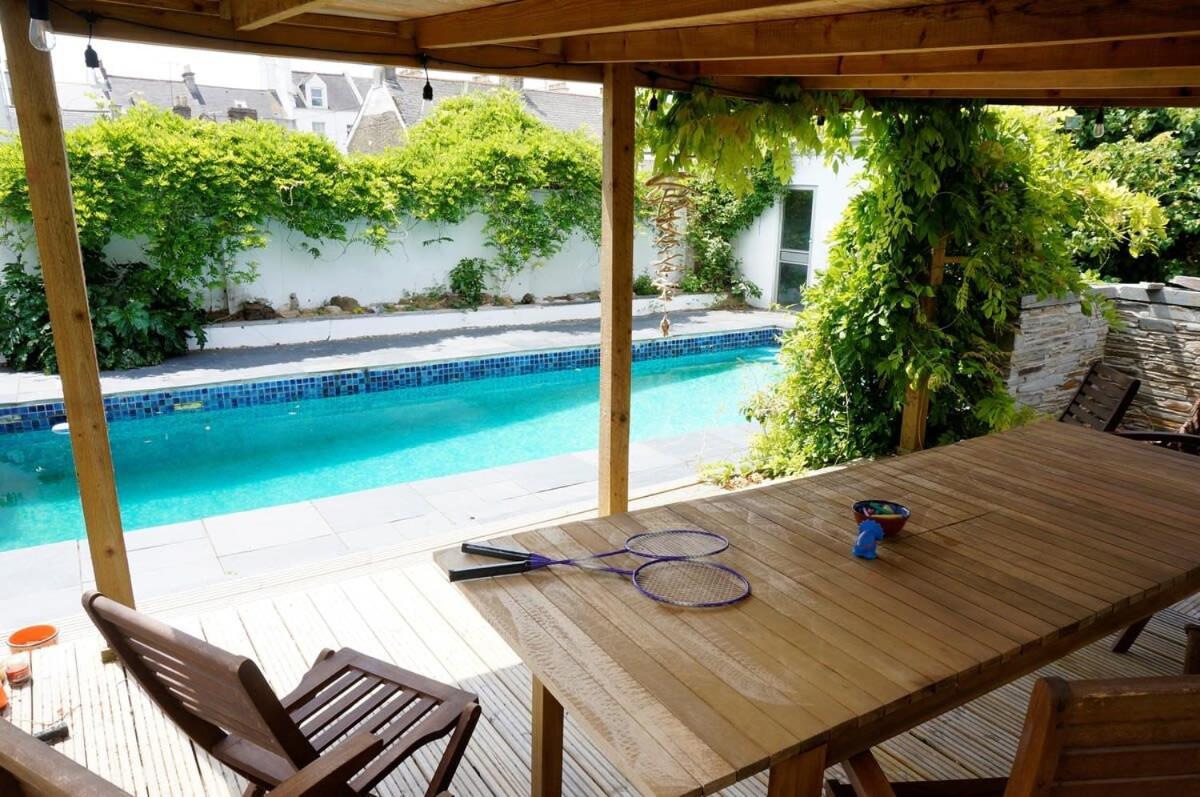 Spacious Town House With Swimming Pool Плимът Екстериор снимка