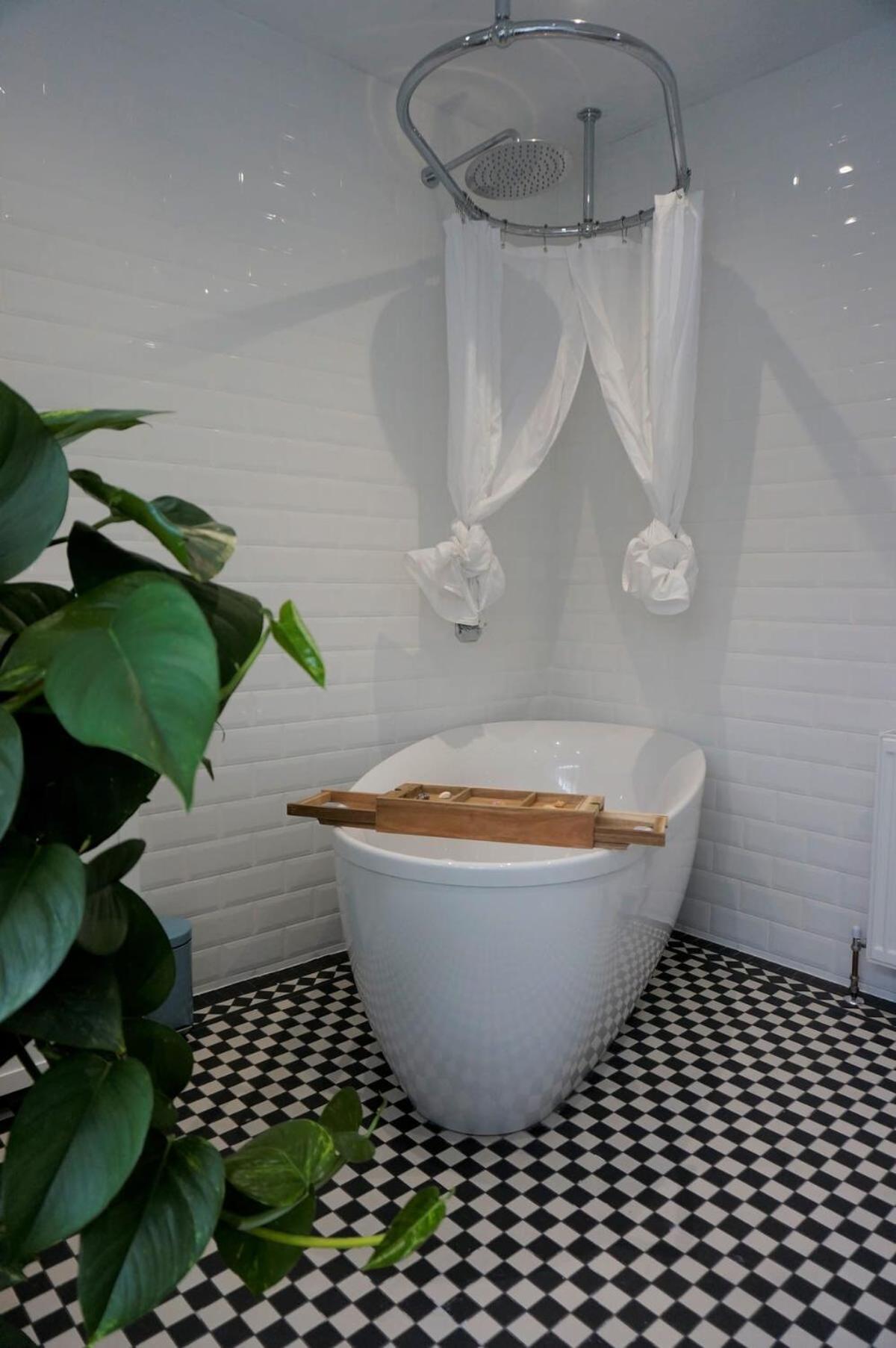 Spacious Town House With Swimming Pool Плимът Екстериор снимка